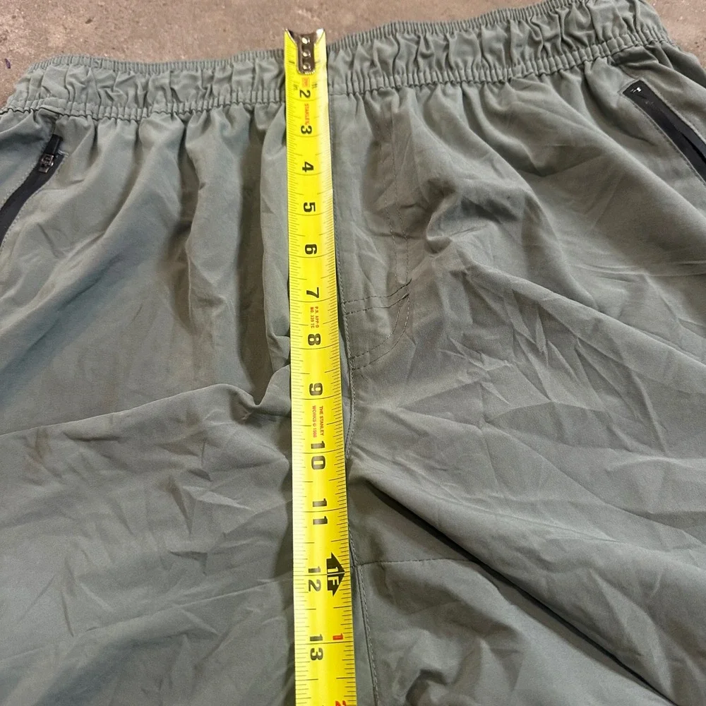 LEG3ND Athletic Shorts Mens L Green Zipper Pockets Performance Gym Workout
